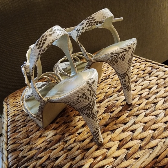 Women's strappy platform heels - Picture 2 of 3